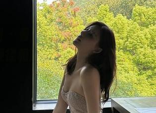 微密圈 – 看！就是阿朱啊的福利图包，夏日的旋律和缤纷的色彩，想必比海边气氛还惬意。