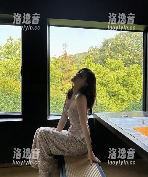 微密圈 - 看！就是阿朱啊的福利图包，夏日的旋律和缤纷的色彩，想必比海边气氛还惬意。