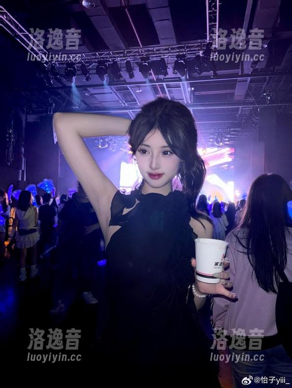 怡子yiii 怡子yiii豹纹写真:你绝对不会相信,我才不是来为豹子打工的!