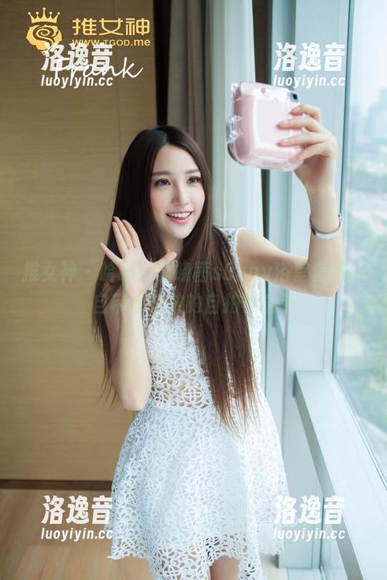 推女神-莫晓茜sunny 推女神 - 哈哈!莫晓茜sunny浴室套图:自带水特效的自拍小能手