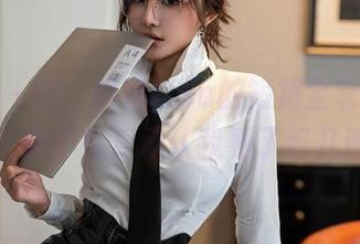 星颜社 – 嗨，转转Lisa的短裙全套图包上线！我不打算承认我看了好几遍。