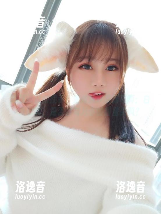 是依酱吖 略显顽皮的提示!是依酱吖最新写真:白兔软软,是否会勾起你的甜蜜尖叫?