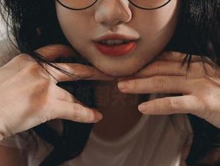 柒柒要乖哦的少女记，恰如其分的写真，让壁纸都失了神！
