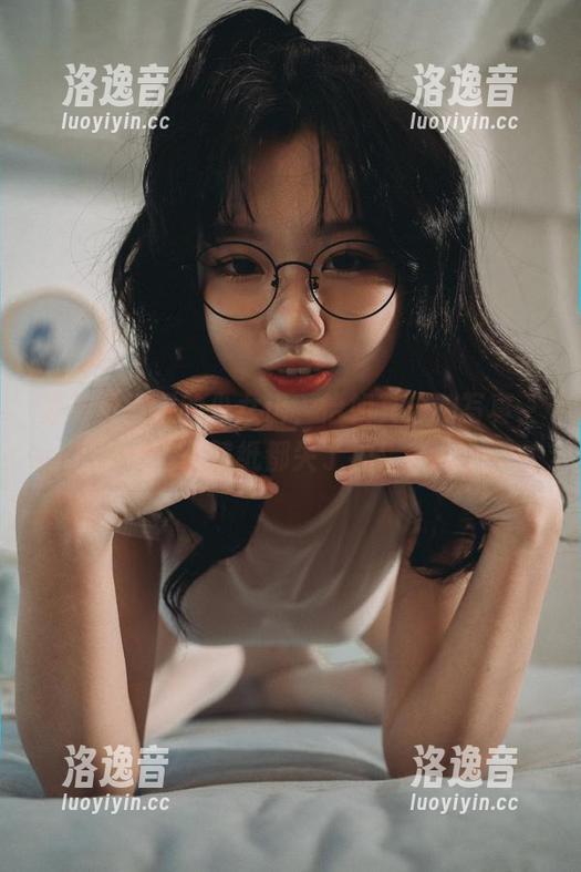 柒柒要乖哦 柒柒要乖哦的少女记,恰如其分的写真,让壁纸都失了神!