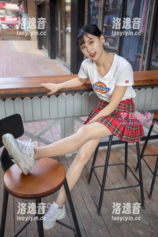 梦丝女神-玥玥 梦丝女神 - 下载你的透明玥玥作品,注意,不要让室友看到!