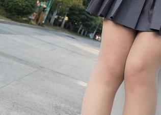 森萝财团在线图集：可爱公主妹妹，丝袜搭配发型也不简单吧？
