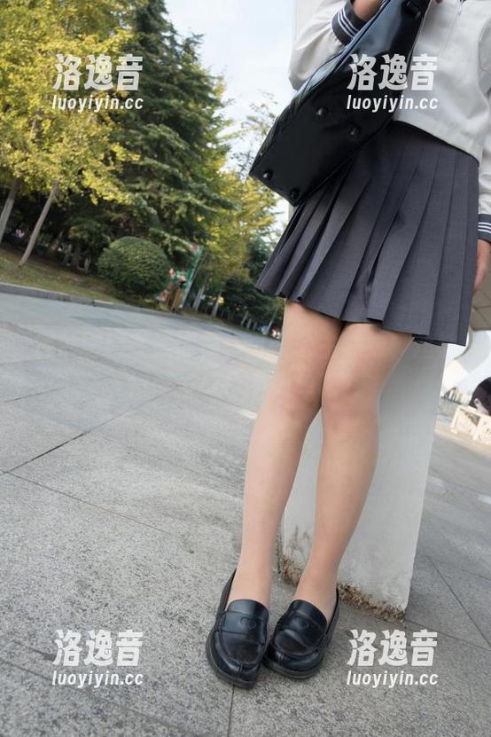 森萝财团 森萝财团在线图集:可爱公主妹妹,丝袜搭配发型也不简单吧?
