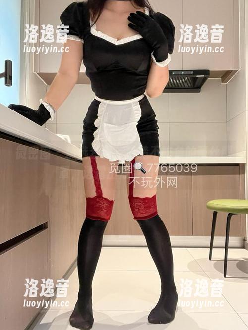 微密圈 - 精选套图，楚楚不吃鱼的蕾丝眼罩，透露出放肆的魅惑。