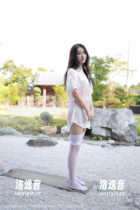 模范学院-大美妞儿 模范学院 - 泳池内外都闪亮,大美妞儿又放出写真福利,太会撩了吧,水面是个好舞台!