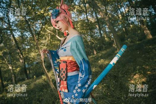 沧霁桔梗 沧霁桔梗带来的全套裸足作品,步伐轻盈,踩着每个光影。