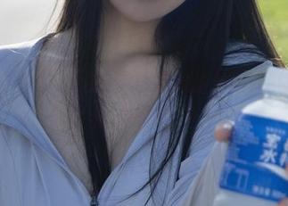 黑胶带万岁？浅安安的套图分享，你确定这是艺术？