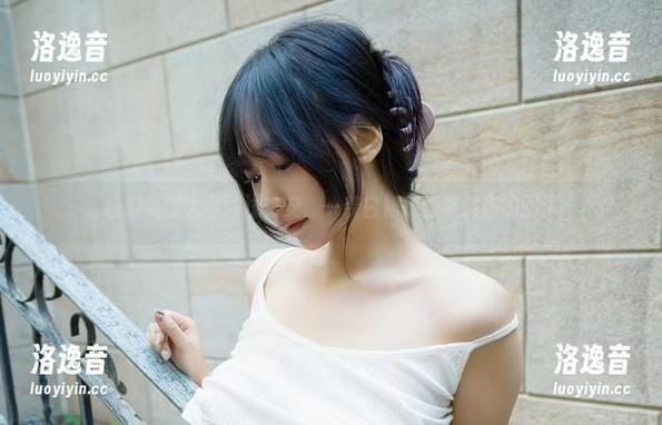 浅安安 校服美图大赏:浅安安,一袭白裙定能激发你的回忆