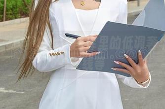 爱丝 – 索菲白丝，图库里的低调奢华，HD在线等