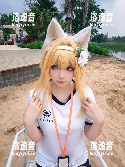 特软儿Sona 身为特软儿Sona粉丝。婚纱作品集更新之后更能hold住超现实感!