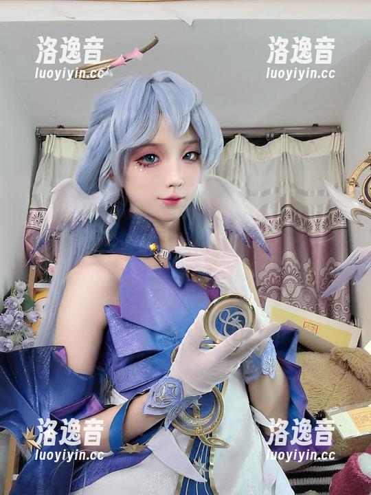 老实说我不太懂，万圣节狐玖玖的原图合集背后有什么玄机。