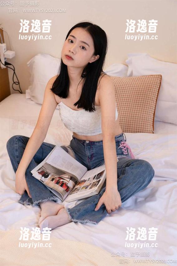 甜予摄影 - 免费美图：小熊带着过膝白棉袜的“时尚沙龙”