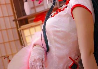 疾走可可的制服照片，真想问她后面有没有应聘HR的通道？