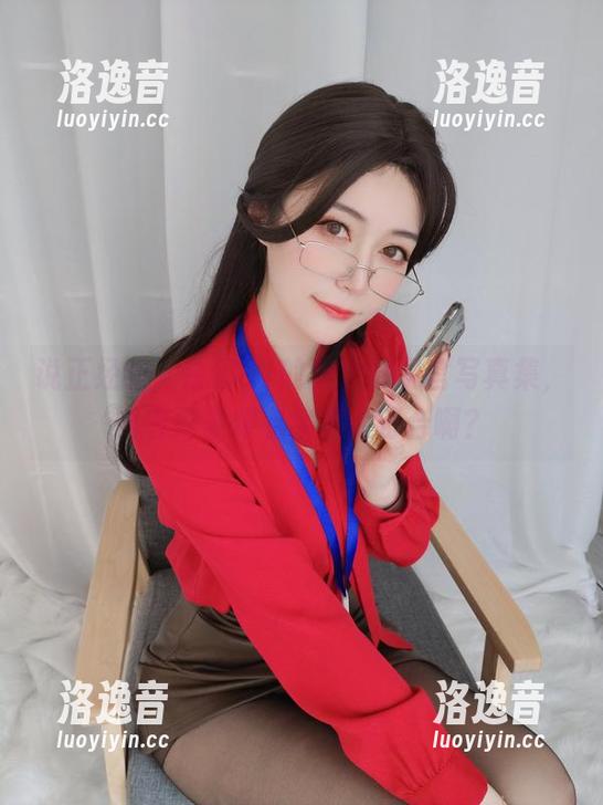 白银81 说正经的,白银81的这个通讯官写真集,内容好像跟名字不太符合啊?