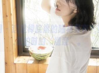 微密圈 – 这是禅院熏的睡裙写真？更像是街拍时的‘随意’。