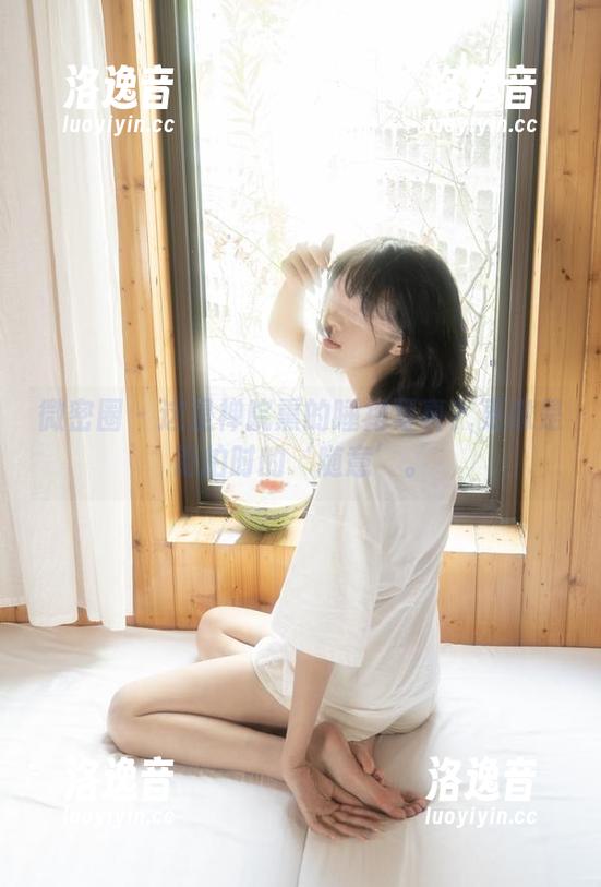 禅院熏 微密圈 - 这是禅院熏的睡裙写真?更像是街拍时的‘随意’。