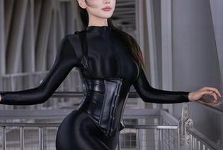 秀人网 – 野性难驯的泳装作品：区静瑶是传说中的水中仙子，还是我脑袋里想多了？