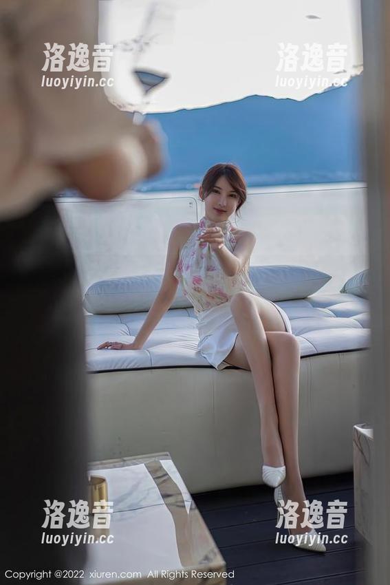 秀人网-小魔女奈奈 秀人网 - 小魔女奈奈全套袜子妖术图集:你能控制的,都是图画!哈哈!