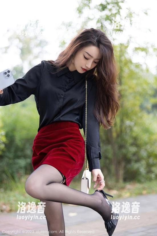 秀人网 - 下载与否？柚柚小奶瓶的图集里藏着的“小秘密”
