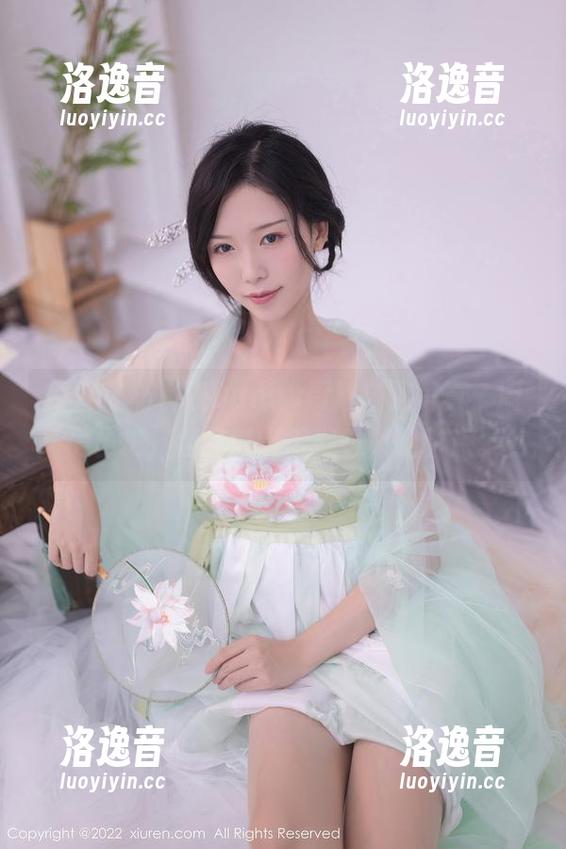 秀人网-浅浅Danny 秀人网 - 浅浅Danny厨娘精选写真:厨房虽忙,但这气氛美得像做了甜点。