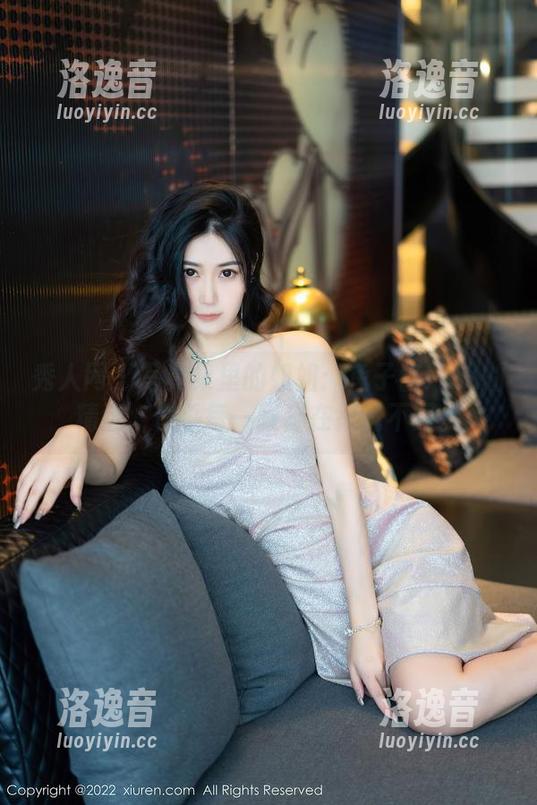 秀人网-鱼子酱fish 秀人网 - 写真集里的姐姐:鱼子酱fish的精选,似乎每一张都在叙说不同。