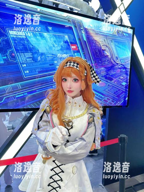 紫氯氯 睡衣作品集里,紫氯氯的每一寸布料都显得特别放松,哈哈