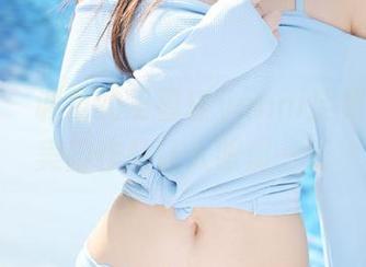 美媛馆 – 调皮的王馨瑶yanni全集：她的美脚作品让人眼前一亮
