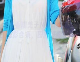 美媛馆 – 来看糯美子MINIbabe的泳池里浮动的光影合集，图片好像在舞蹈呢。