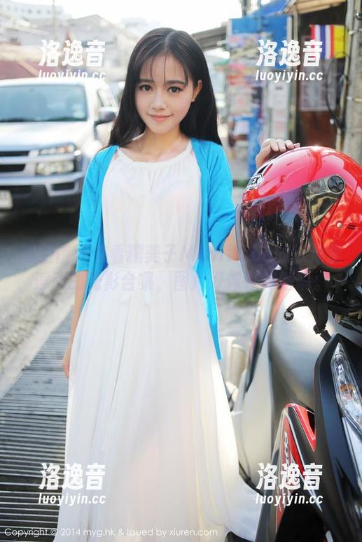 美媛馆-糯美子MINIbabe 美媛馆 - 来看糯美子MINIbabe的泳池里浮动的光影合集,图片好像在舞蹈呢。