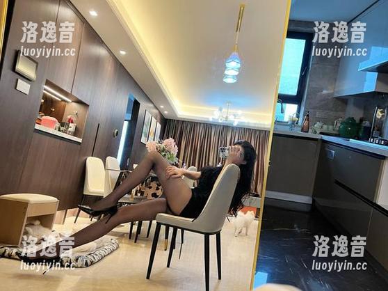葛征 微密圈 - 换个角度看,葛征的红色肚兜在最新套图里是不是在挑战我的审美?