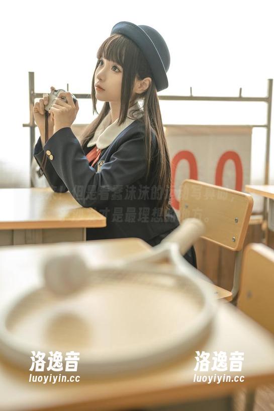 动起来！但是看蠢沫沫的运动写真时，似乎沙发才是最理想的地方。