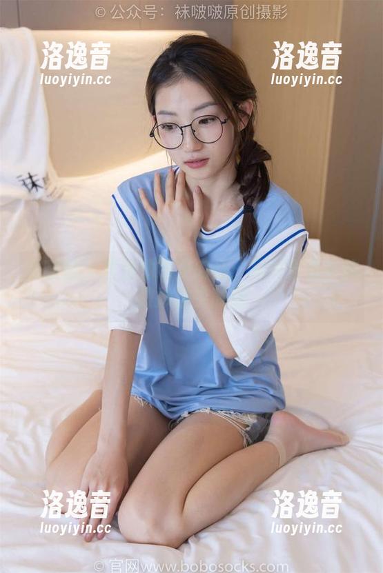 袜啵啵-奶油 袜啵啵 - 当奶油遇见肉丝:写真全集中的微妙脚尖时刻