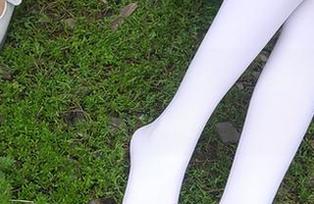西尔酱这次镂空cos好像是在告诉我们，穿衣服其实可以很“透气”嘛。