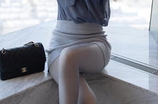语画界 – 她在皮衣上的表现，不服不行。王馨瑶yanni的图包值得一探。