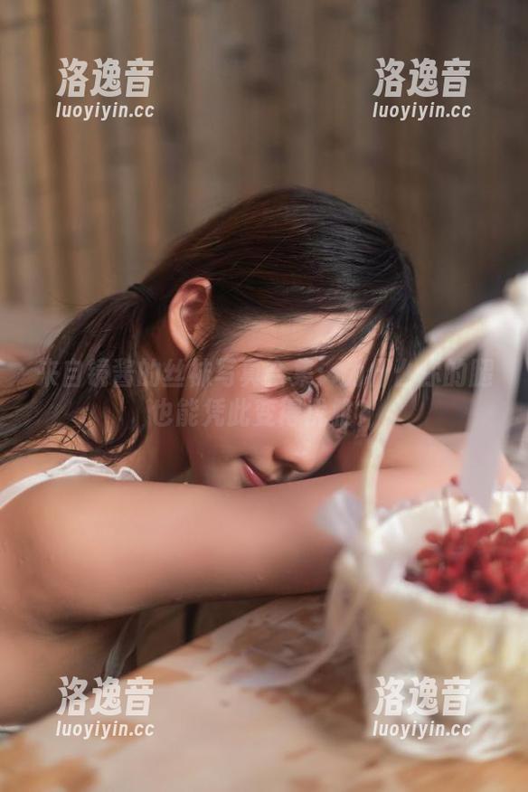 镜酱 来自镜酱的丝袜写真合集:为什么你的腿也能凭此变得优雅?