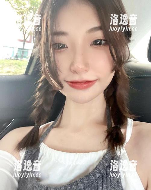陈妮妮UNI 微密圈 - 黑板与魅力:教室里陈妮妮UNI的独特视角精选