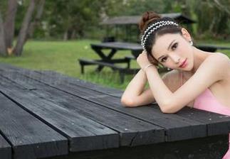 青豆客 – 一部私房图集，小九Vin上的女神课程，学还是不学？