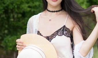 魅妍社 – 全套少女姿态，小蕾蕾的原图居然有这份缥缈感。